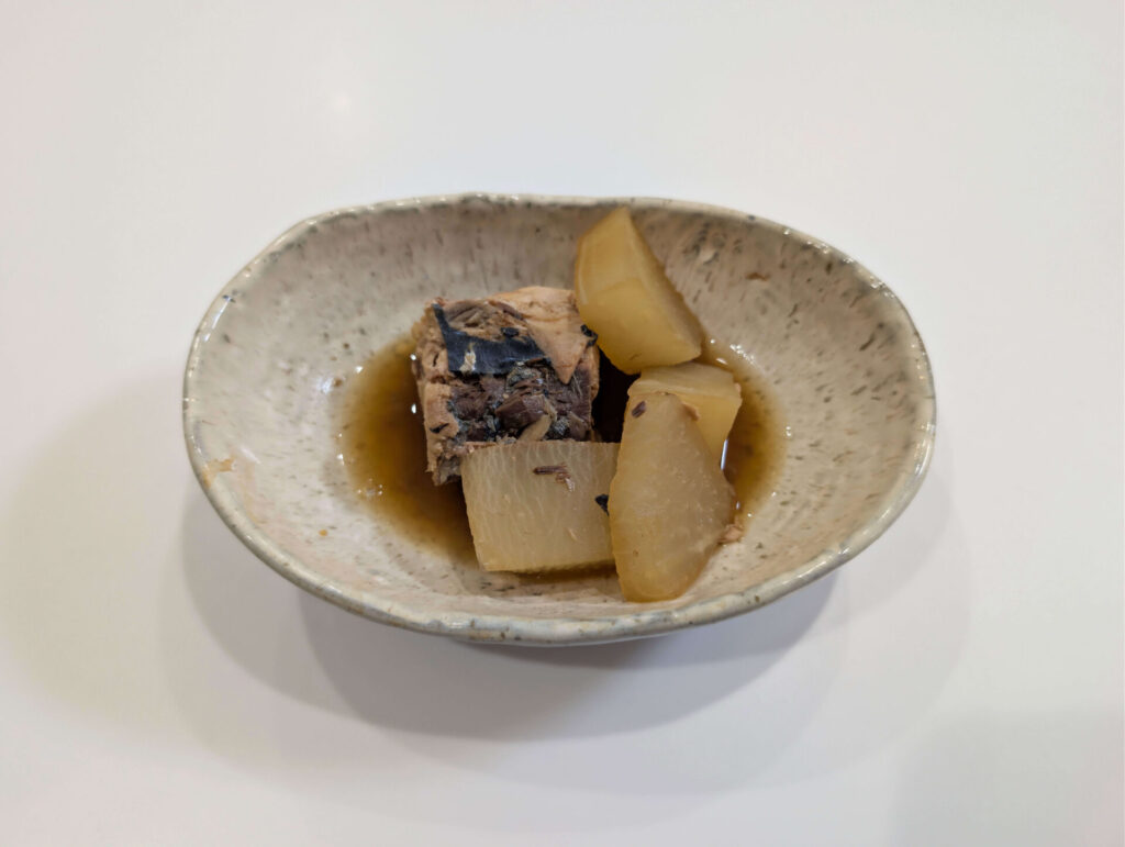 サバ缶と大根の煮物